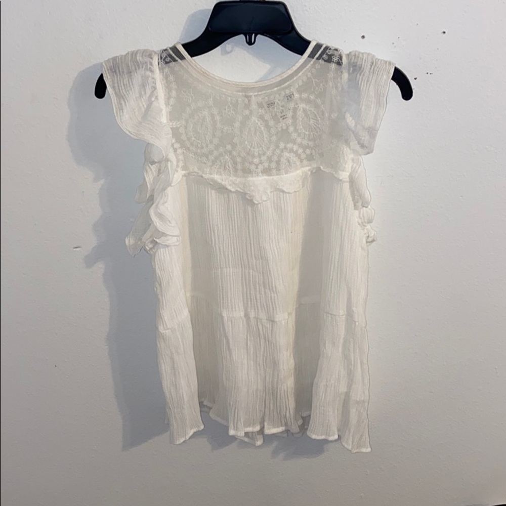 Very cute top and never worn !